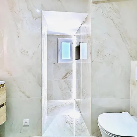 Repere Des Artistes - Central, 3mn From Beach, 10mn Palais, Modern, Ac, Balcony